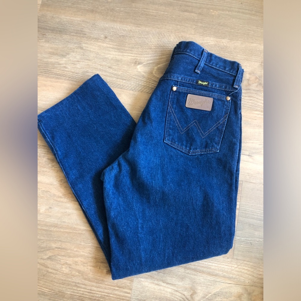 Vintage Wrangler Men's Relaxed Jeans. Heavy denim, EUC size 32” Waist